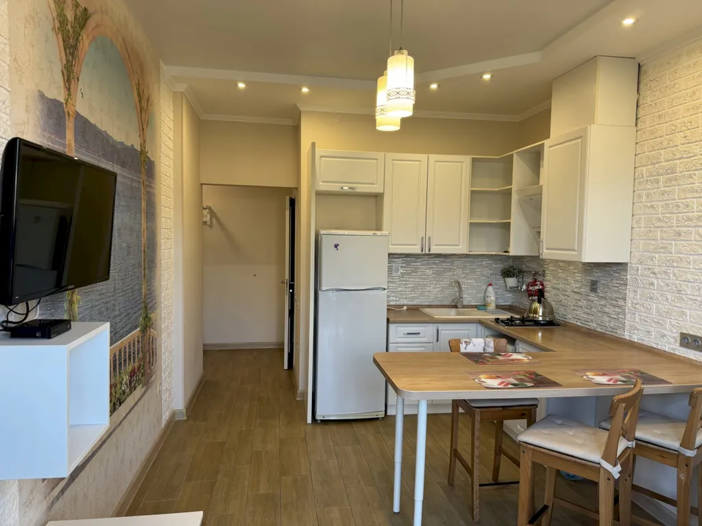 Квартира 1-комнатная квартира, 12 минут до центрального пляжа, балкон вид на горы — Геленджик