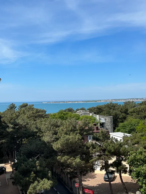 Квартира с видом на море в элитнoм ЖК Изумрудный гopoд