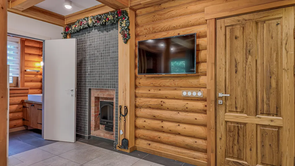 Новогодний дом в лесу