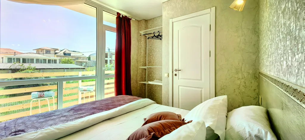 Квартира Двухкомнатные апарты с изолированными комнатами/кухня/стиралка/балконы — Судак