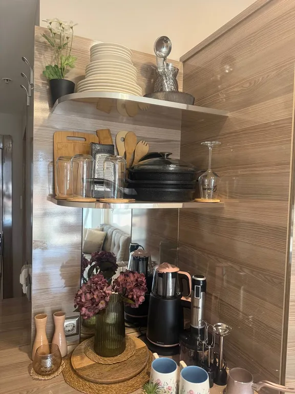 Studio apt with pool and gym near metrobus station