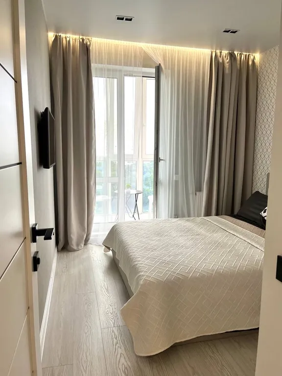 Евро-трехкомнатная квартира возле метро Грушевка