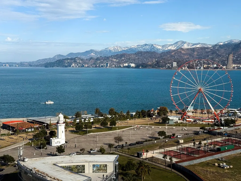Трехкомнатная квартира на берегу моря, Porta Batumi Tower
