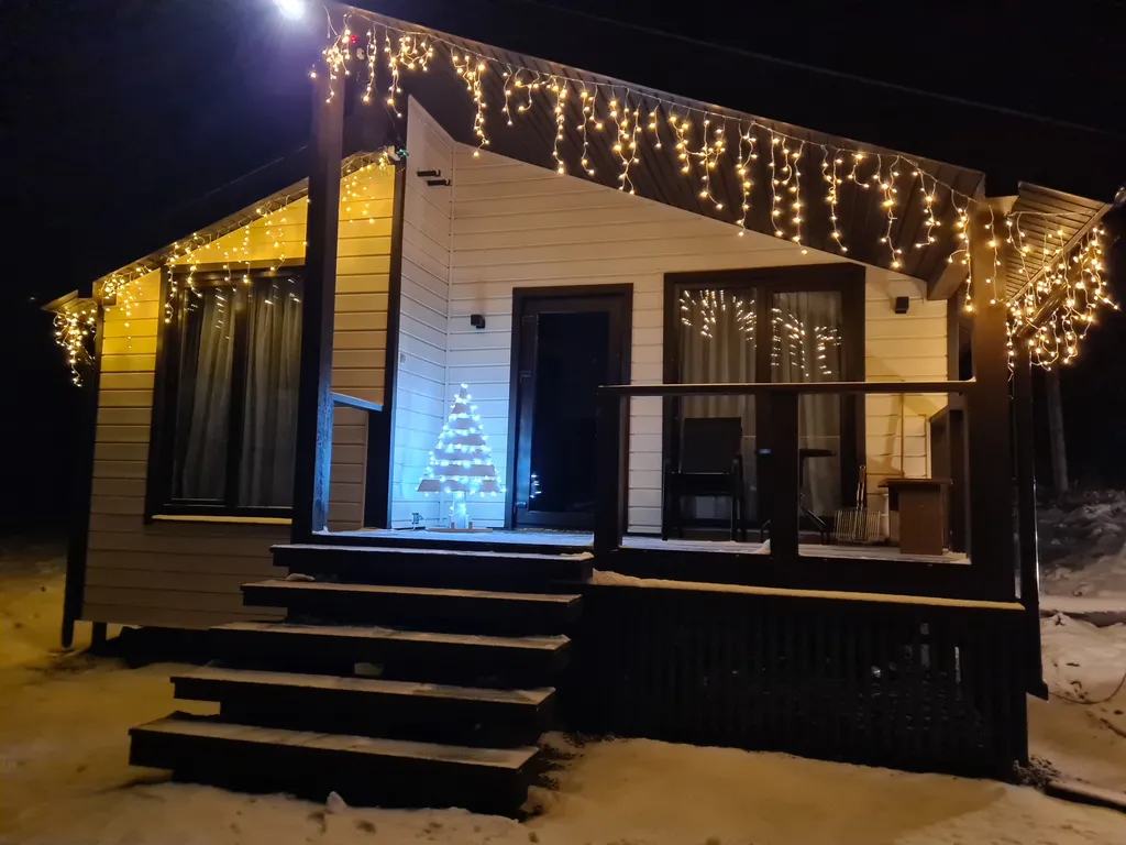 Домик у озера