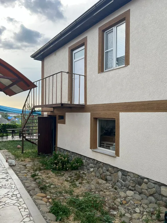 Коттедж Студия в отдельном доме, с мангальной зоной, бильярдом — Новороссийск