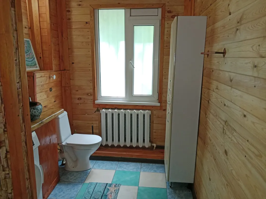 Домик с верандой в лесу