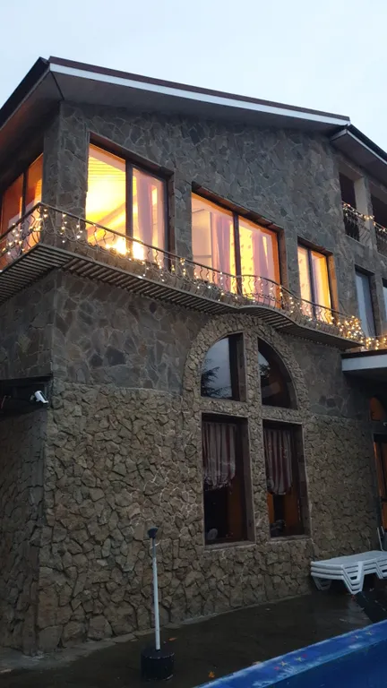 Дом-замок на море