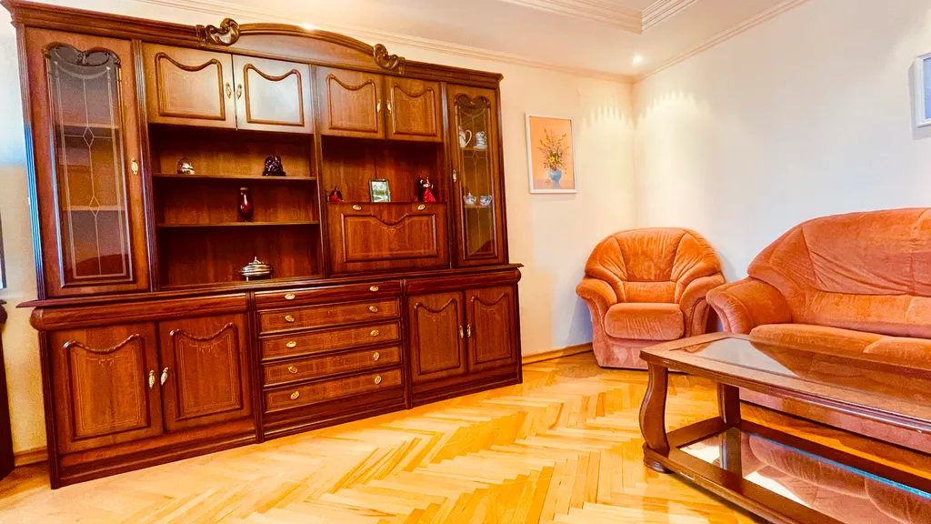 Просторная трешка в центре