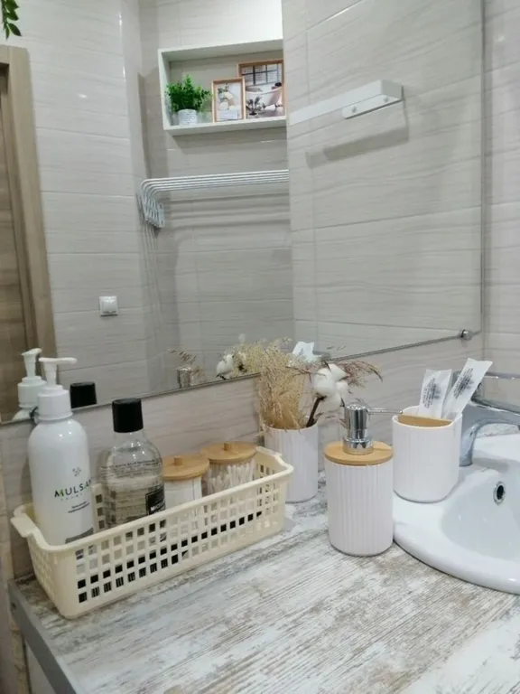 Чистaя cветлая пpоcторная студия cо свежим pемонтом