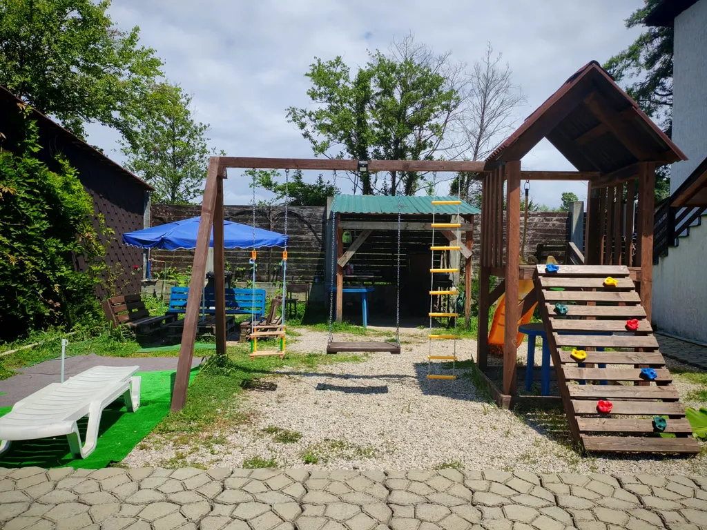 Коттедж Гостевой домик в прибрежной полосе — Пицунда