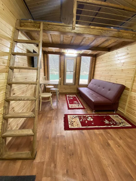 Уютный дом на берегу озера в Мочохе