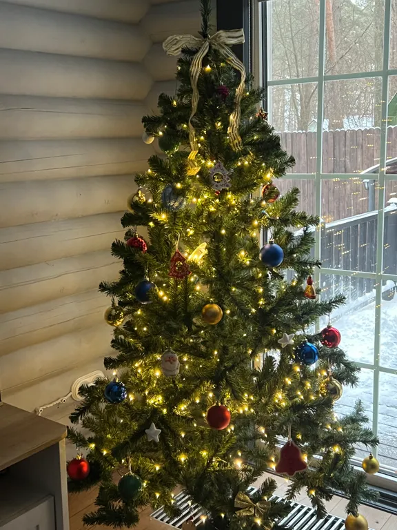 Уютный бревенчатый дом в сосновом бору