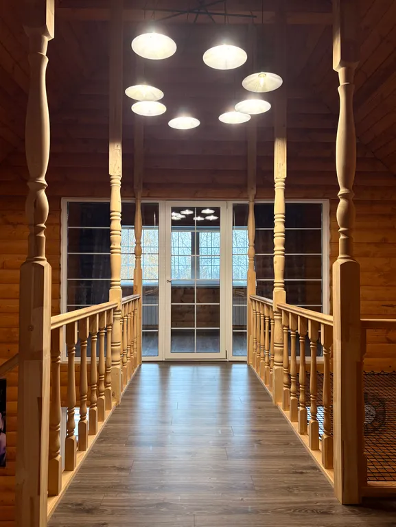 Дом с сауной и тёплым бассейном у пруда