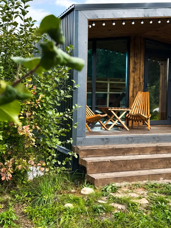 Дом в лесу в стиле барн