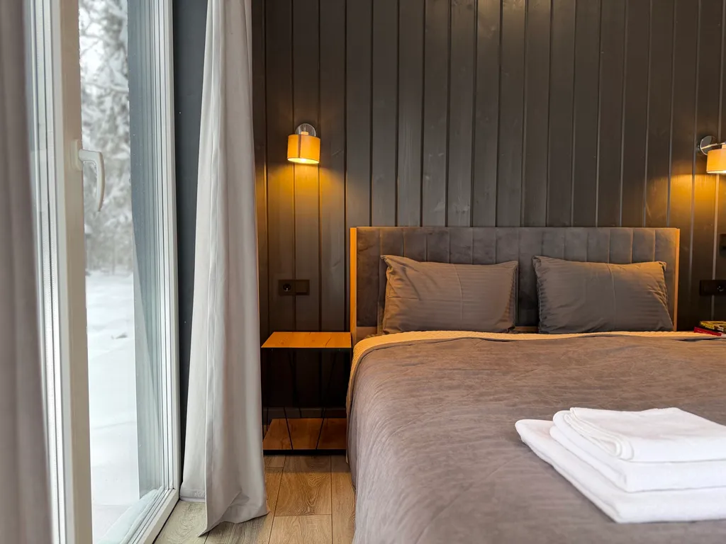 Просторный дом для компании с камином, сауной и общей зоной