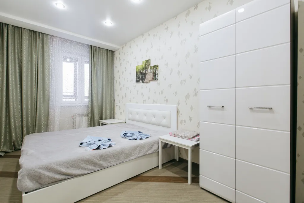 Двухкомнатная квартира-студия возле метро "Маршала Покрышкина" — аренда посуточно в Новосибирск