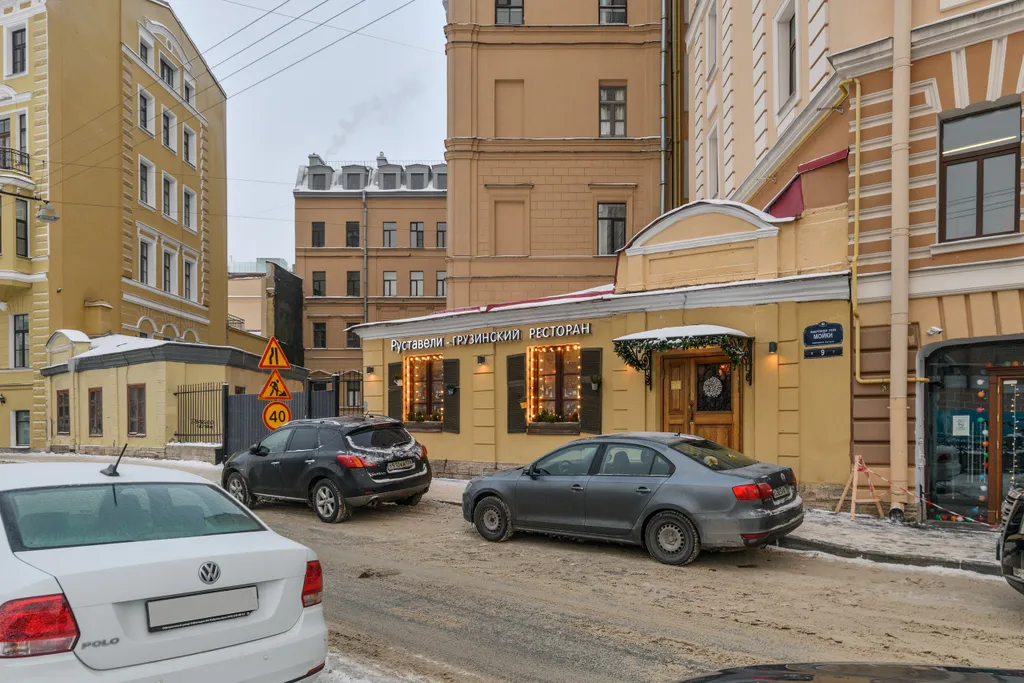 Дизайнерская двухуровневая квартира с парковкой и современным ремонтом