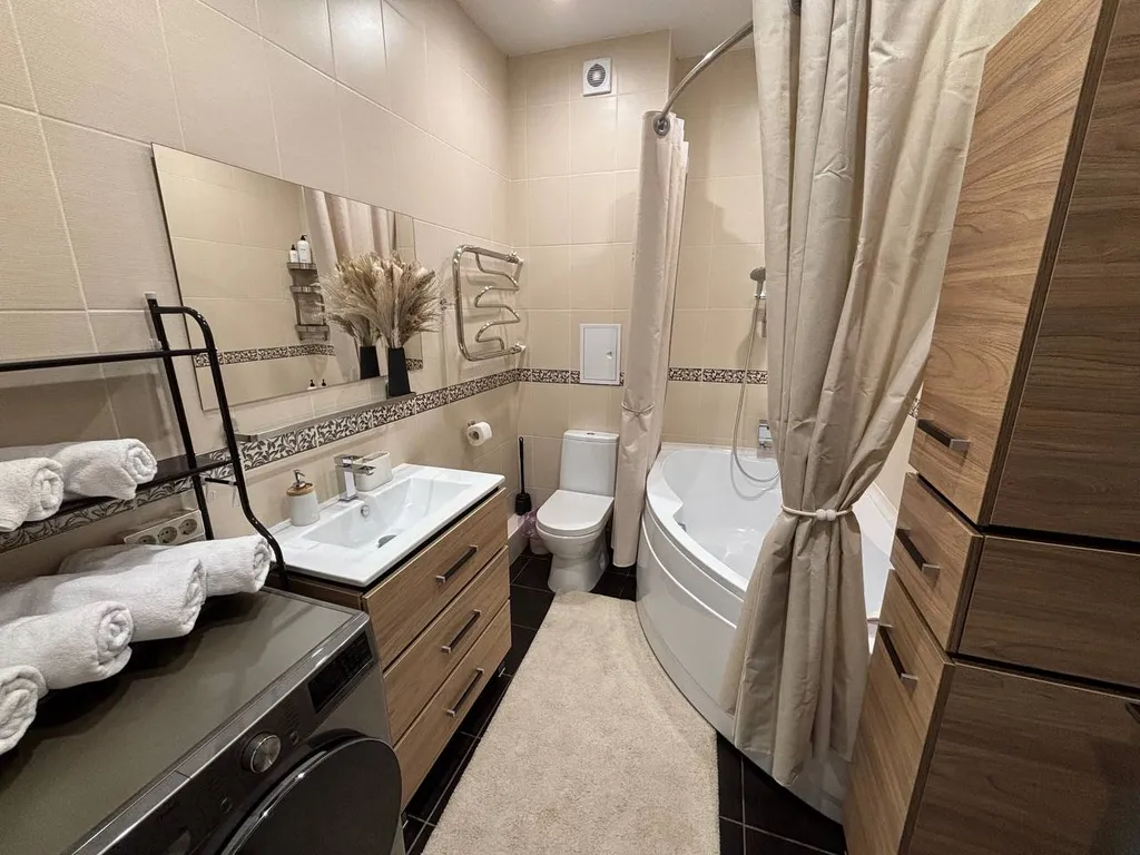 Шикарная трехкомнатная квартира с собственной Бесплатной парковкой!