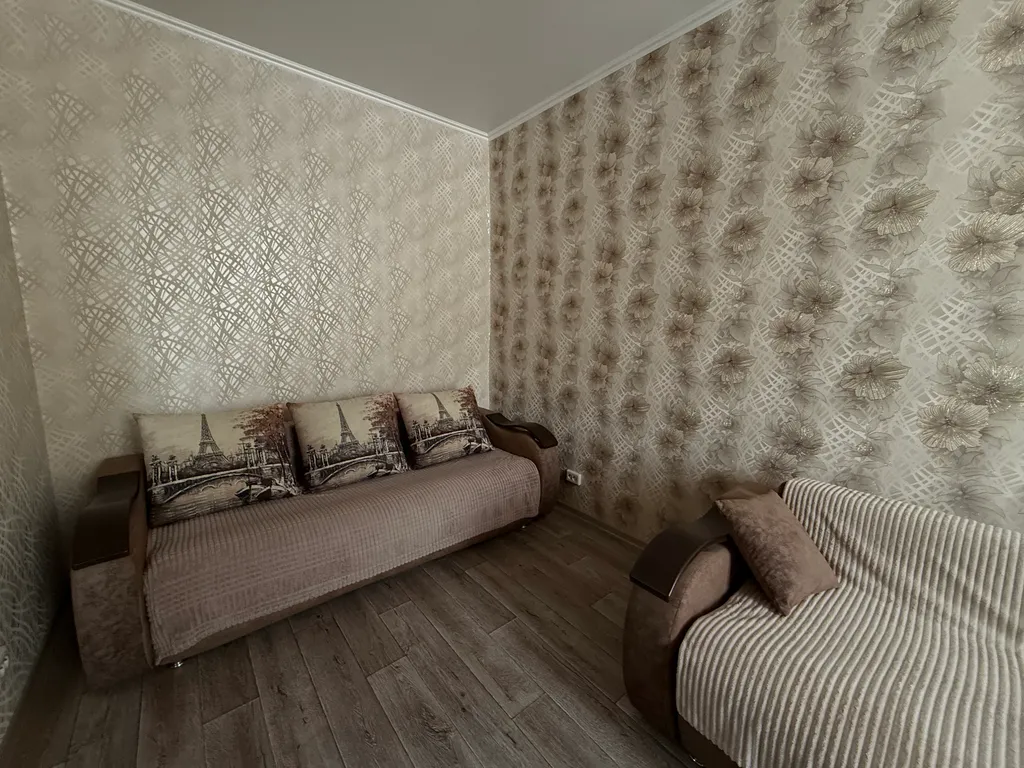 Прибрежная квартира в минуте от озера — аренда посуточно в Яровое