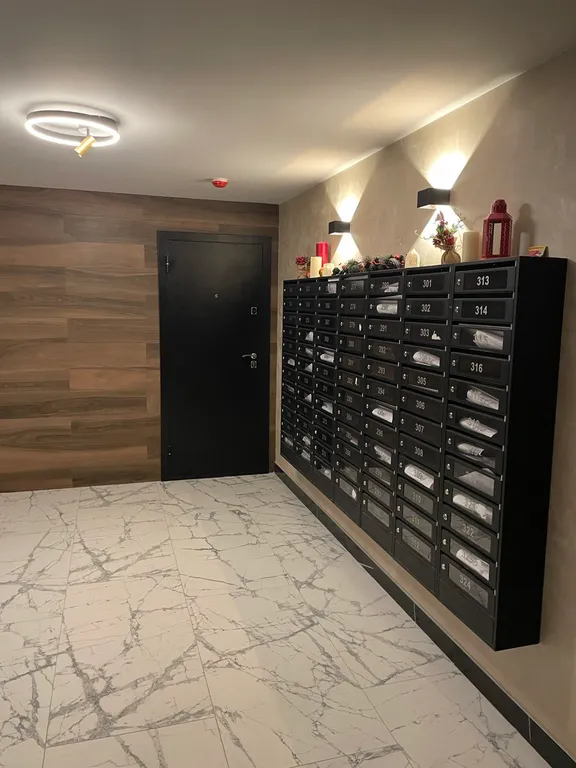 Студия с видом на лес и море