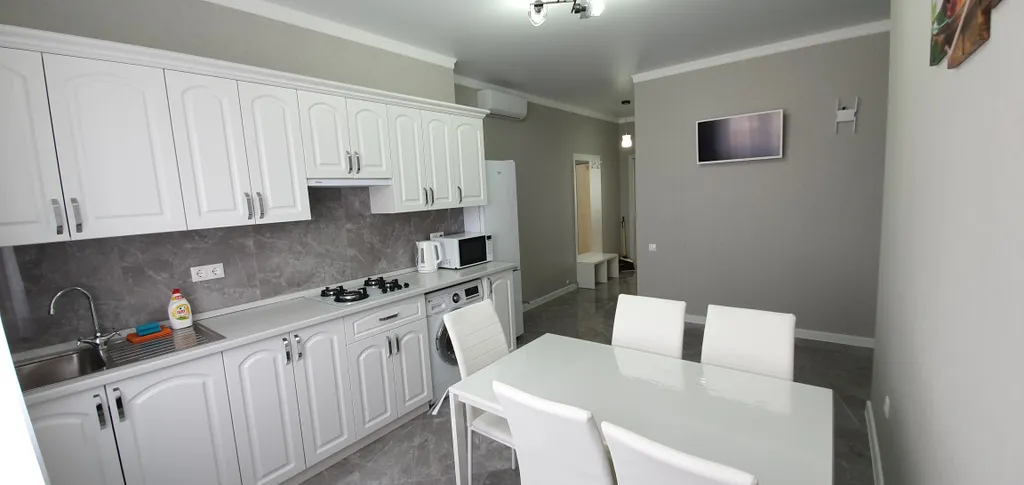 Светлые апартаменты в центре Витязево