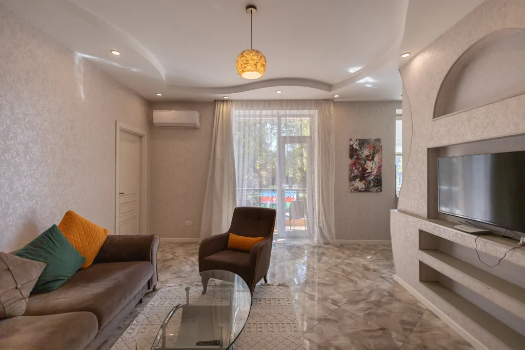 Квартира с видом на бульвар в центре города