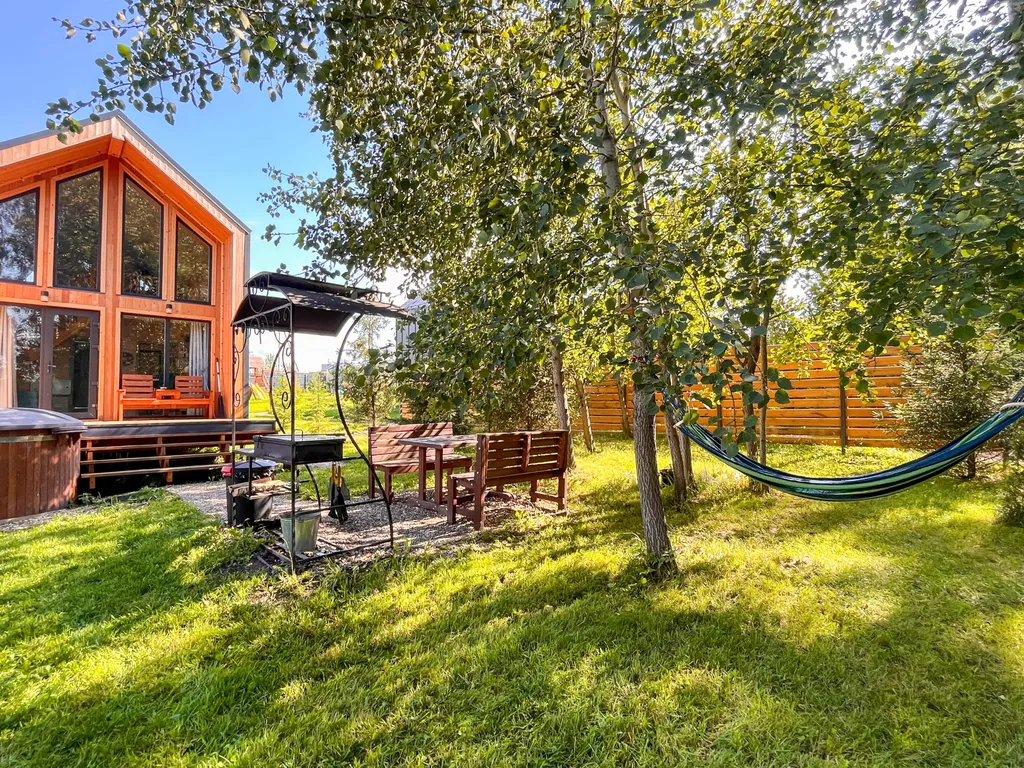 Дом на берегу реки с горячей купелью