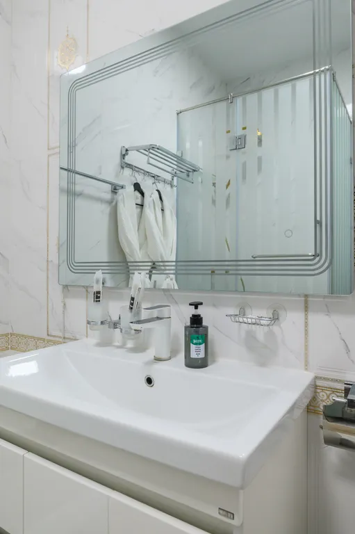 Трехкомнатная квартира с видом на горы в центре города