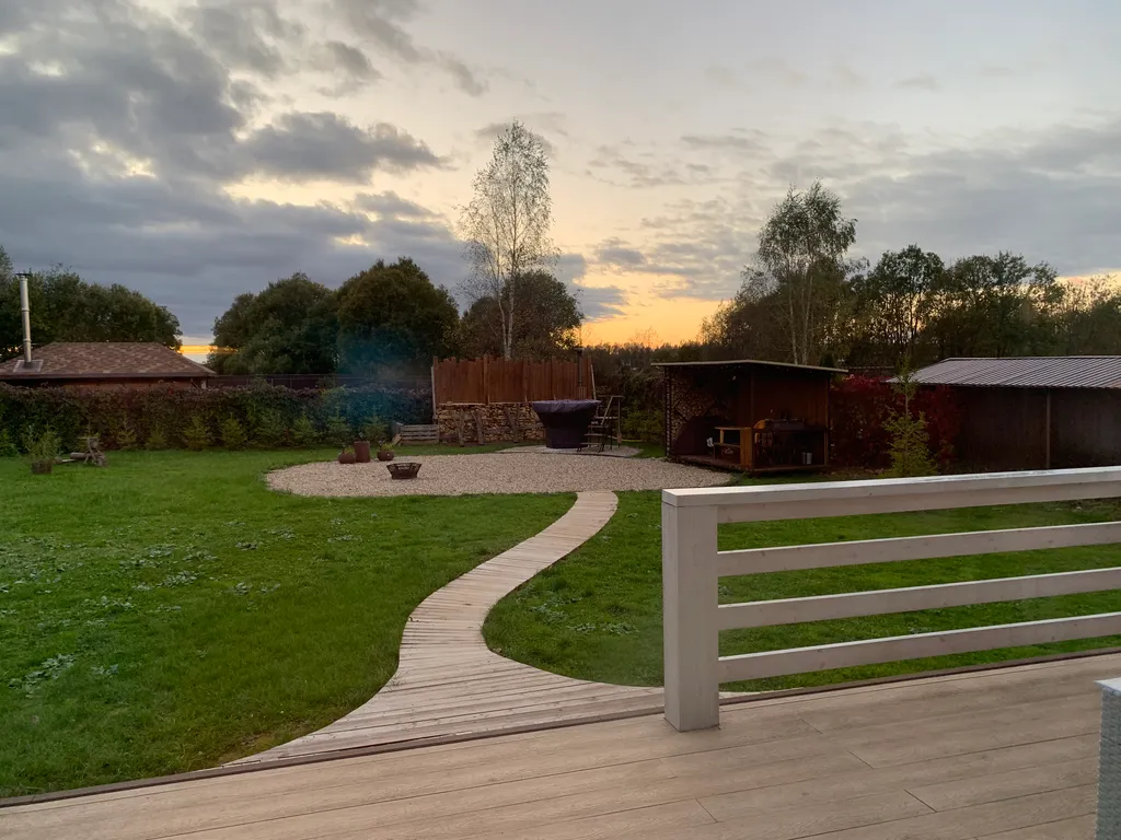 Уютный современный дом с террасой и банным чаном на участке 17 соток