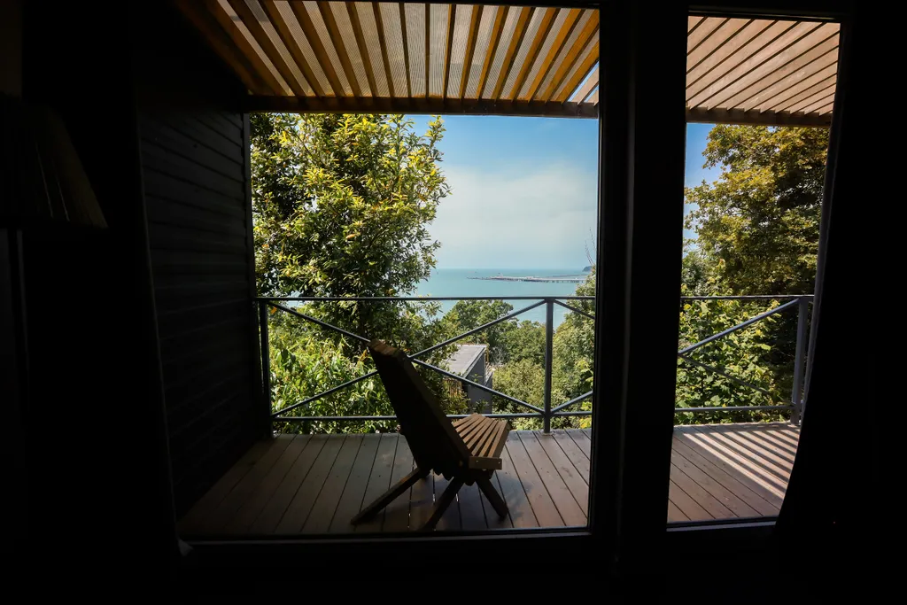 Четырехместный номер с террасой и видом на море.