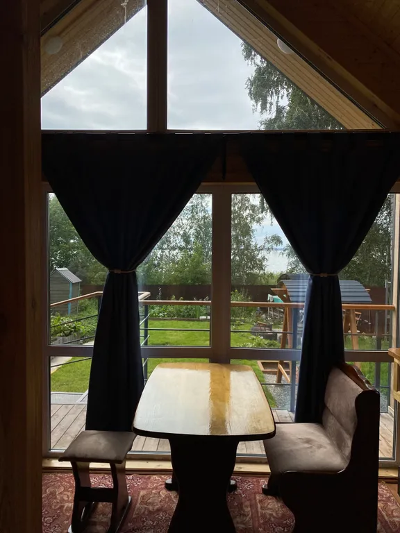 Домик у озера