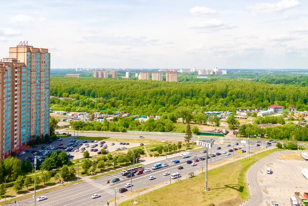 Уютная студия с большой лоджией в доме бизнес-класса