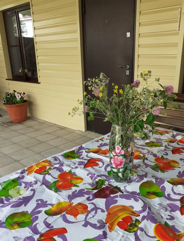 Уютный гостевой домик во дворе частной усадьбы