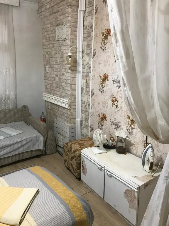 Комната в частном доме с большим двором