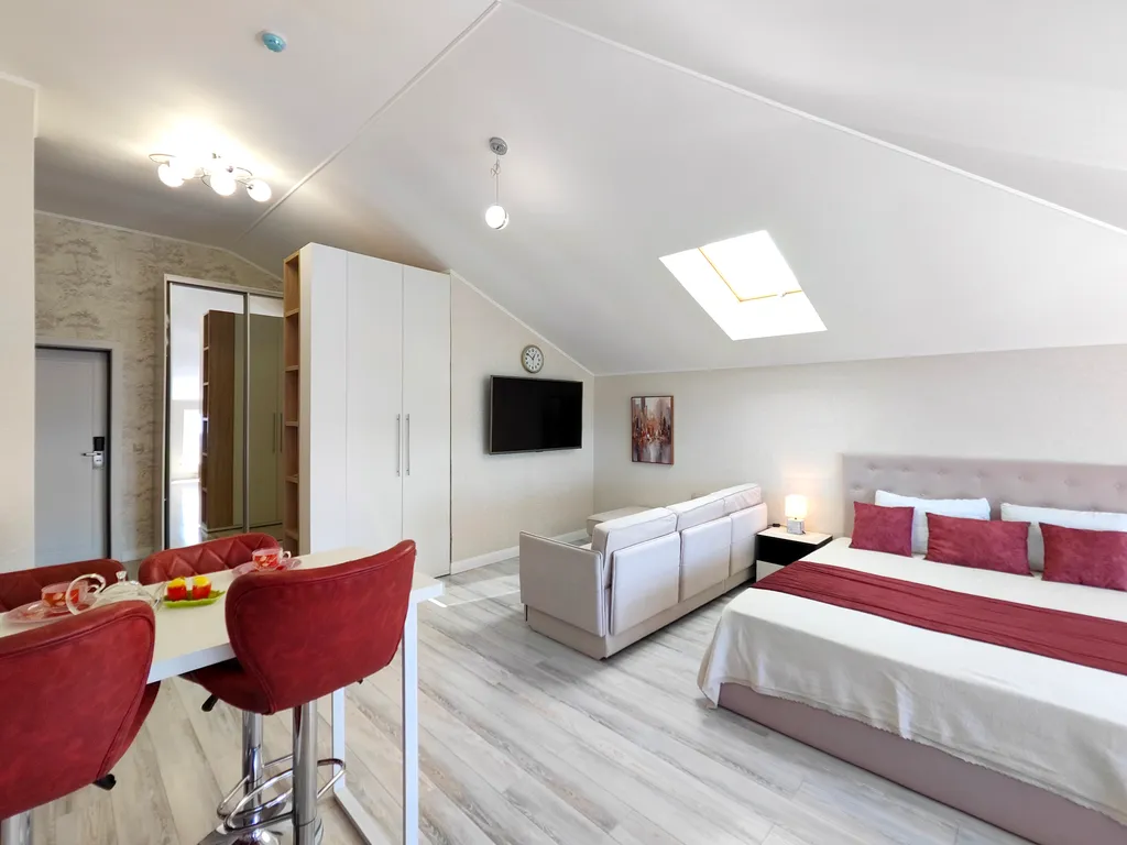 Шикарная мансарда с панорамным видом на море