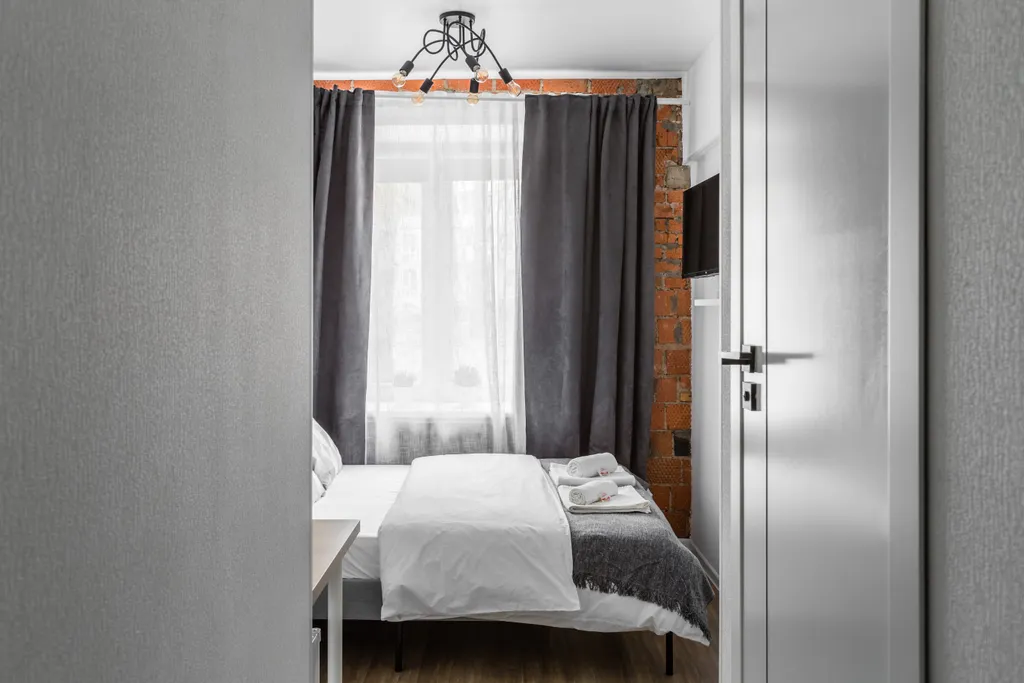 Пешком 7 минут от аэропорта