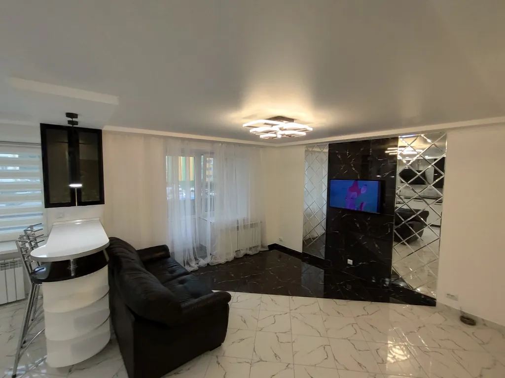 Стильные апартаменты с джакузи в центре города