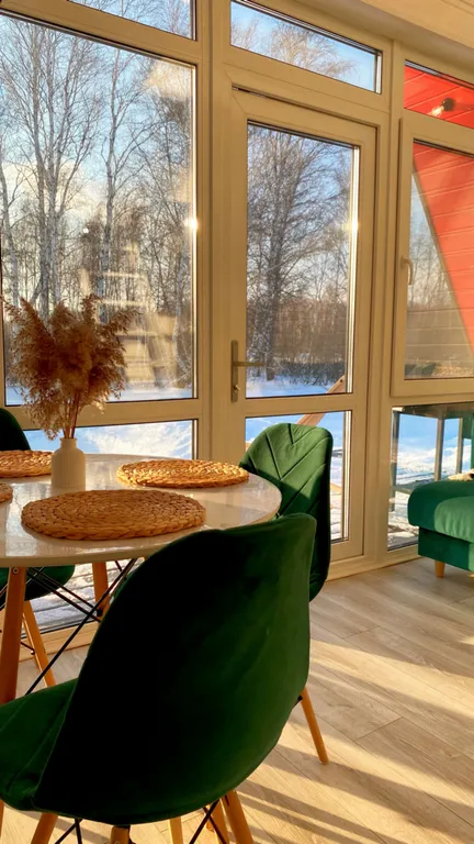 Уютный скандинавский домик у леса