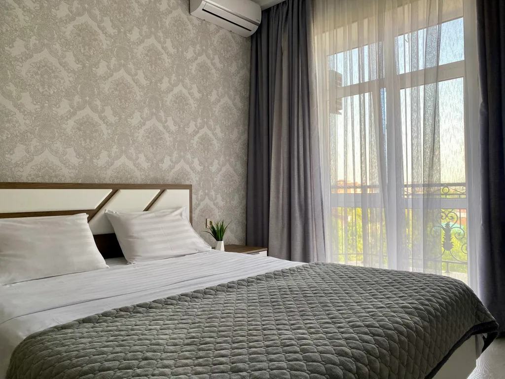 Просторная квартира с видом на горы в центре города