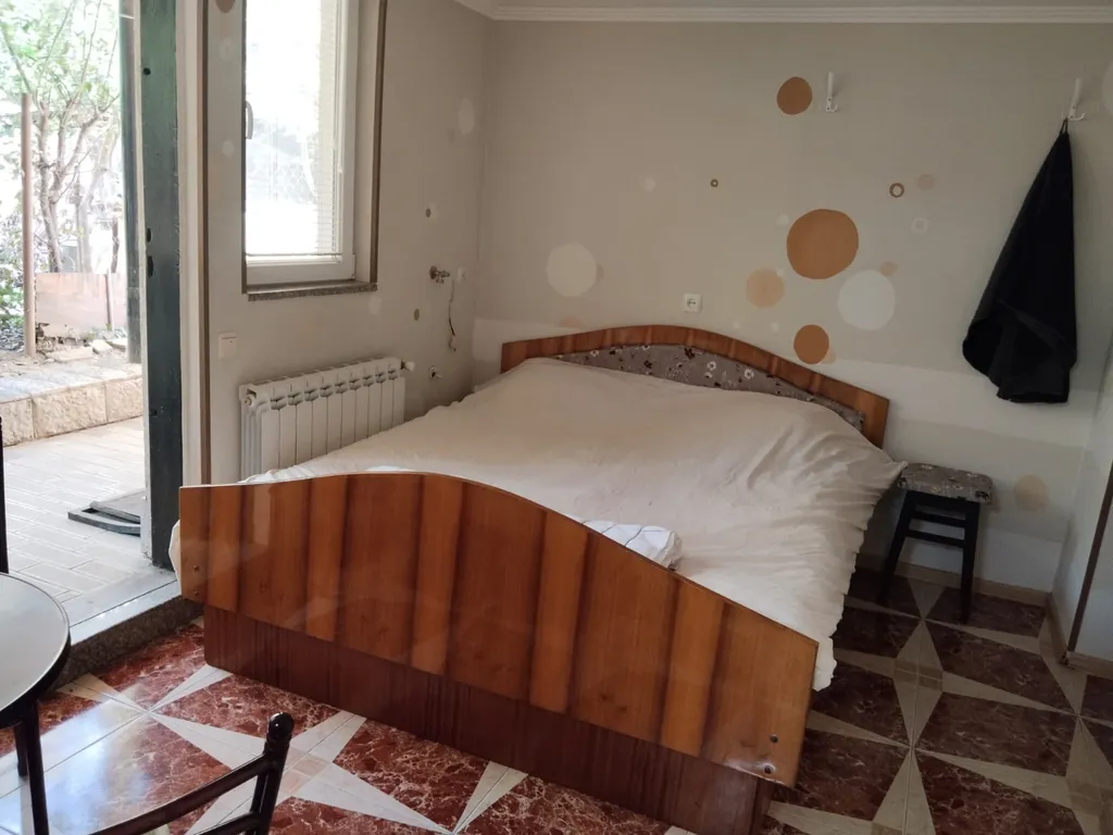 Апартаменты с большой кухней и выходом во двор