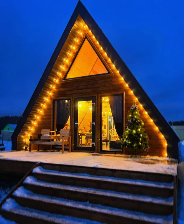 Дом А-фрейм треугольный шалаш в стиле логисты баней и купелью
