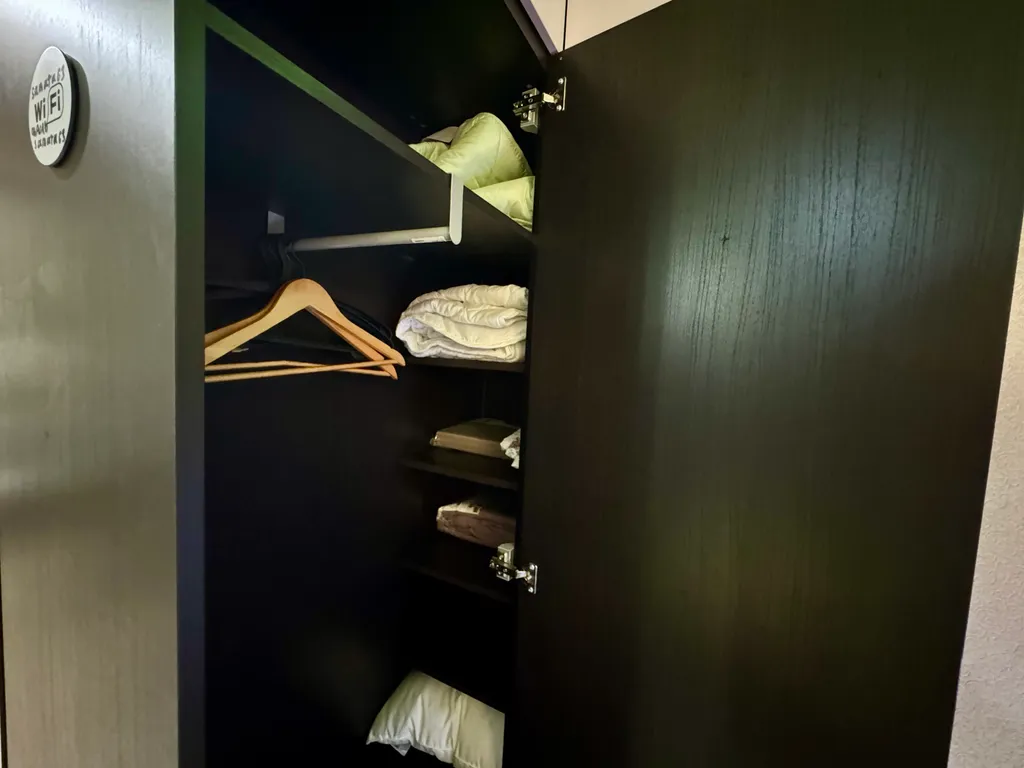 Студия с дизайнерским оформлением