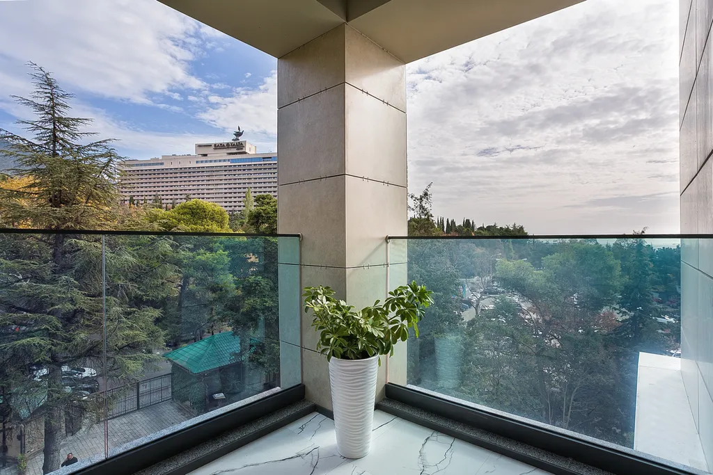 Стильная квартира "Черное&Белое" с видом на море