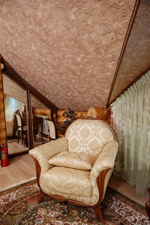 Уютный дом на берегу реки