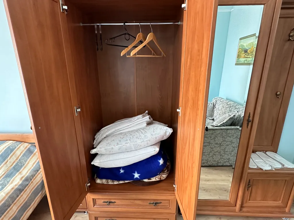 Комната в доме с бассейном у моря