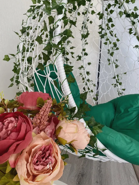 Уютная квартира с подвесным креслом