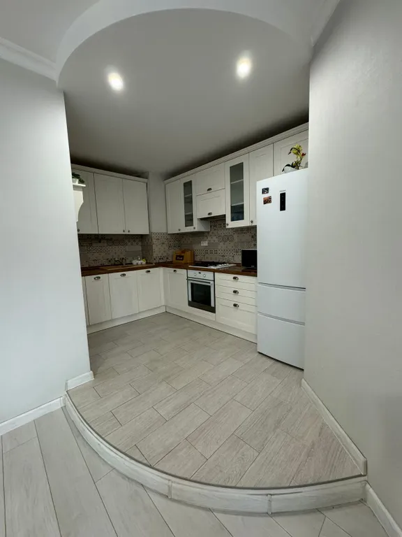 Видовая, огромная квартира в центре, рядом с Цумом.