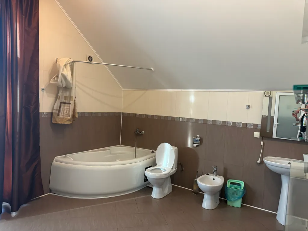 Дом с бассейном