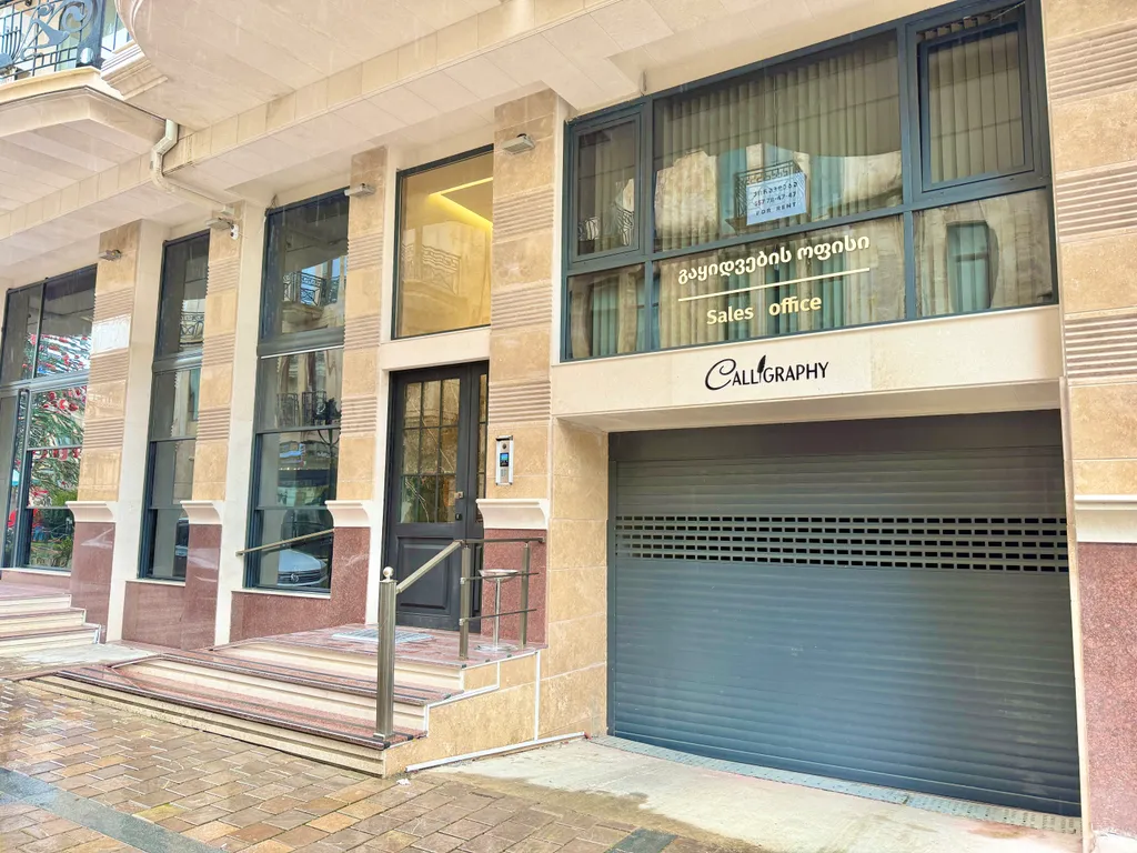 Persimmon, europe square - historic city center