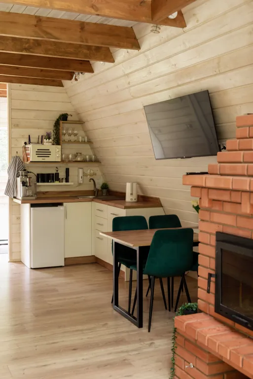 Треугольный Дом в лесу